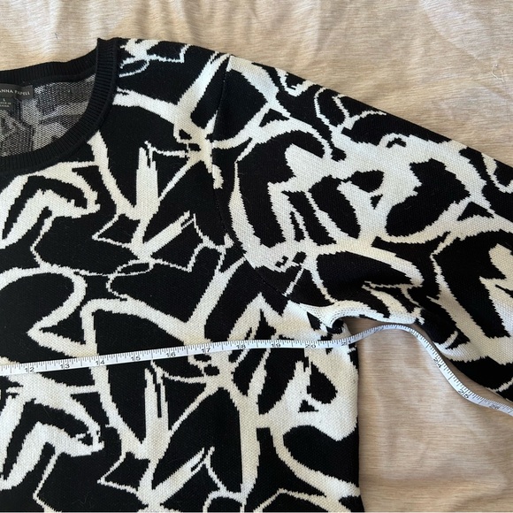 Adrianna Papell Black and White Abstract Heart Sweater - Picture 6 of 8